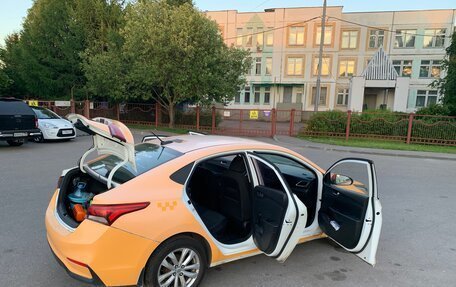 Hyundai Solaris II рестайлинг, 2017 год, 700 000 рублей, 5 фотография