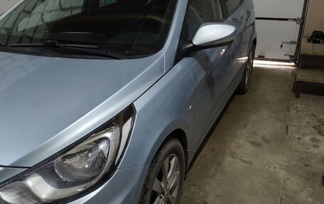 Hyundai Solaris II рестайлинг, 2011 год, 850 000 рублей, 2 фотография