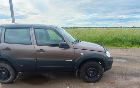 Chevrolet Niva I рестайлинг, 2018 год, 690 000 рублей, 4 фотография