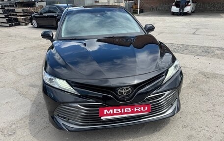 Toyota Camry, 2021 год, 2 750 000 рублей, 2 фотография