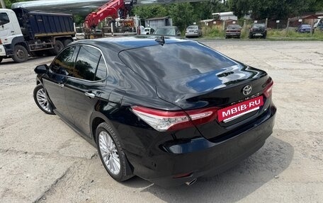 Toyota Camry, 2021 год, 2 750 000 рублей, 4 фотография