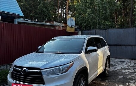 Toyota Highlander III, 2014 год, 2 780 000 рублей, 2 фотография