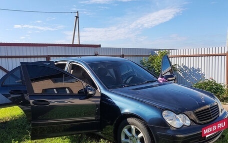 Mercedes-Benz C-Класс, 2004 год, 300 000 рублей, 2 фотография