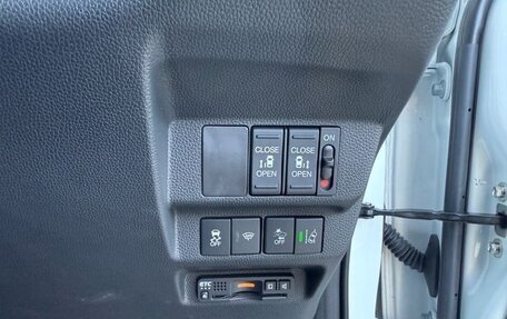 Honda Freed II, 2022 год, 1 500 000 рублей, 17 фотография