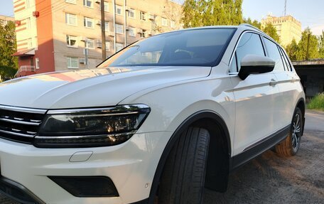 Volkswagen Tiguan II, 2018 год, 2 850 000 рублей, 2 фотография
