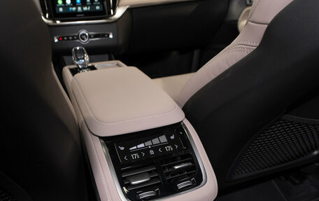 Volvo XC90 II рестайлинг, 2025 год, 10 000 000 рублей, 17 фотография