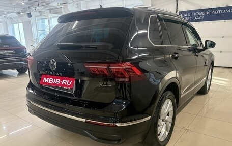 Volkswagen Tiguan II, 2021 год, 3 319 000 рублей, 8 фотография