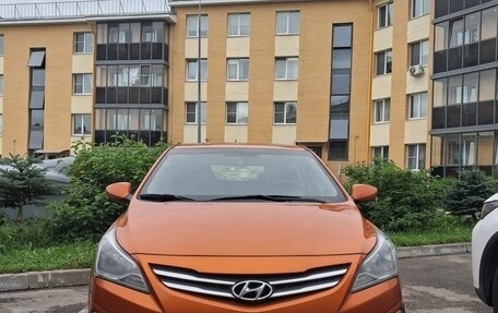 Hyundai Solaris II рестайлинг, 2015 год, 990 000 рублей, 1 фотография