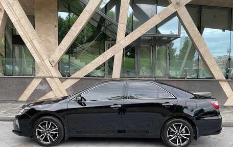 Toyota Camry, 2017 год, 2 270 000 рублей, 6 фотография