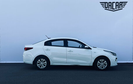 KIA Rio IV, 2018 год, 940 000 рублей, 3 фотография