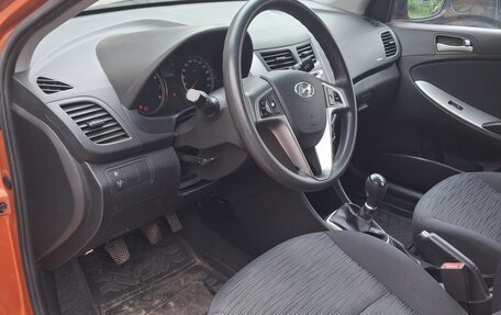 Hyundai Solaris II рестайлинг, 2015 год, 990 000 рублей, 14 фотография