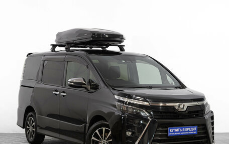 Toyota Voxy III, 2018 год, 2 799 000 рублей, 2 фотография