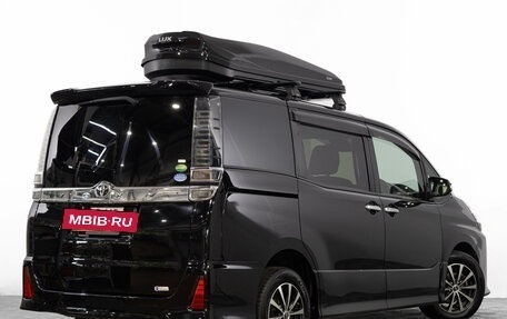 Toyota Voxy III, 2018 год, 2 799 000 рублей, 5 фотография