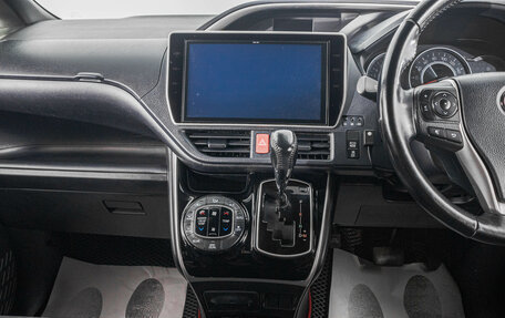 Toyota Voxy III, 2018 год, 2 799 000 рублей, 18 фотография