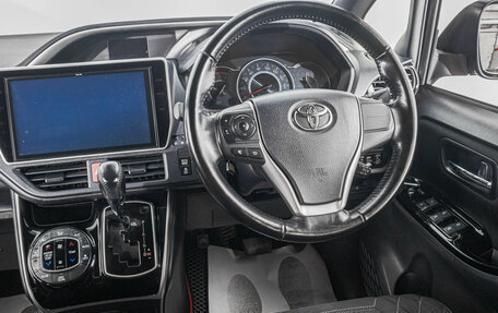 Toyota Voxy III, 2018 год, 2 799 000 рублей, 17 фотография