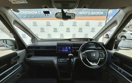 Honda Stepwgn IV, 2018 год, 1 820 000 рублей, 10 фотография