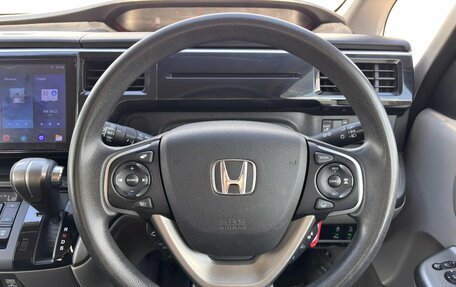 Honda Stepwgn IV, 2018 год, 1 820 000 рублей, 14 фотография