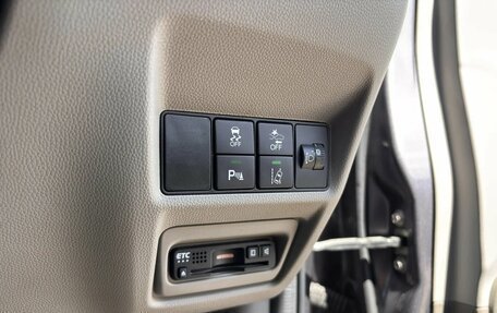 Honda Stepwgn IV, 2018 год, 1 820 000 рублей, 16 фотография