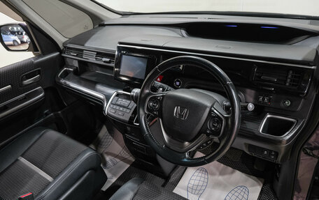 Honda Stepwgn IV, 2015 год, 1 799 000 рублей, 17 фотография