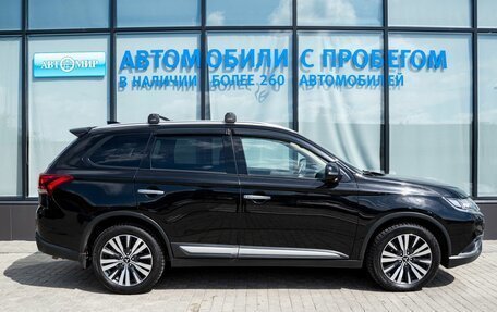 Mitsubishi Outlander III рестайлинг 3, 2018 год, 2 599 000 рублей, 6 фотография