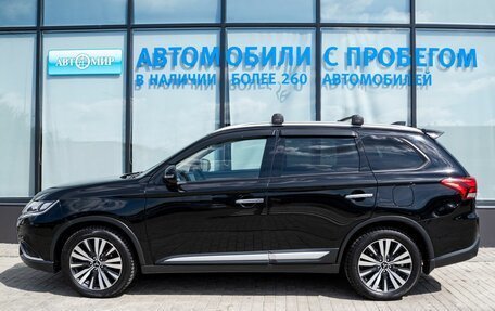 Mitsubishi Outlander III рестайлинг 3, 2018 год, 2 599 000 рублей, 2 фотография
