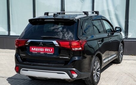 Mitsubishi Outlander III рестайлинг 3, 2018 год, 2 599 000 рублей, 5 фотография