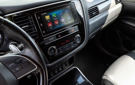 Mitsubishi Outlander III рестайлинг 3, 2018 год, 2 599 000 рублей, 9 фотография