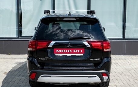 Mitsubishi Outlander III рестайлинг 3, 2018 год, 2 599 000 рублей, 4 фотография