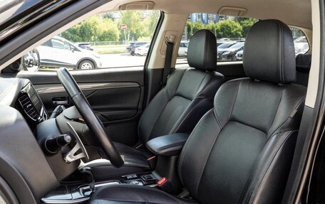 Mitsubishi Outlander III рестайлинг 3, 2018 год, 2 599 000 рублей, 17 фотография