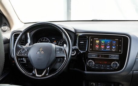 Mitsubishi Outlander III рестайлинг 3, 2018 год, 2 599 000 рублей, 20 фотография