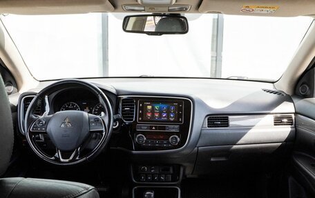 Mitsubishi Outlander III рестайлинг 3, 2018 год, 2 599 000 рублей, 19 фотография