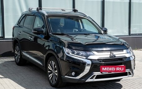 Mitsubishi Outlander III рестайлинг 3, 2018 год, 2 599 000 рублей, 7 фотография