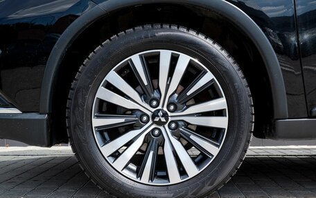 Mitsubishi Outlander III рестайлинг 3, 2018 год, 2 599 000 рублей, 23 фотография