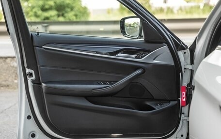 BMW 5 серия, 2017 год, 3 318 000 рублей, 29 фотография