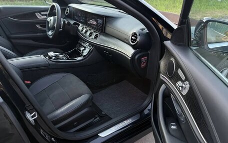 Mercedes-Benz E-Класс, 2017 год, 2 650 000 рублей, 20 фотография
