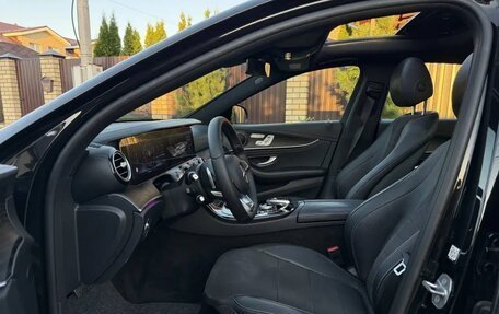 Mercedes-Benz E-Класс, 2017 год, 2 650 000 рублей, 21 фотография