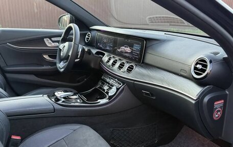 Mercedes-Benz E-Класс, 2017 год, 2 650 000 рублей, 23 фотография
