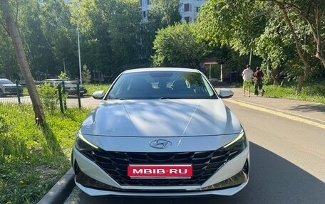 Hyundai Elantra, 2023 год, 1 980 000 рублей, 1 фотография