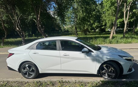 Hyundai Elantra, 2023 год, 1 980 000 рублей, 3 фотография