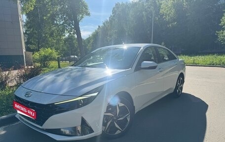Hyundai Elantra, 2023 год, 1 980 000 рублей, 2 фотография