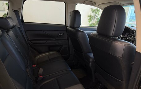 Mitsubishi Outlander III рестайлинг 3, 2012 год, 1 399 000 рублей, 10 фотография