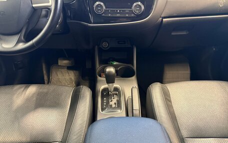 Mitsubishi Outlander III рестайлинг 3, 2012 год, 1 399 000 рублей, 13 фотография
