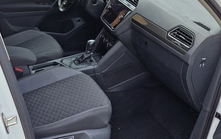 Volkswagen Tiguan II, 2018 год, 2 100 000 рублей, 6 фотография