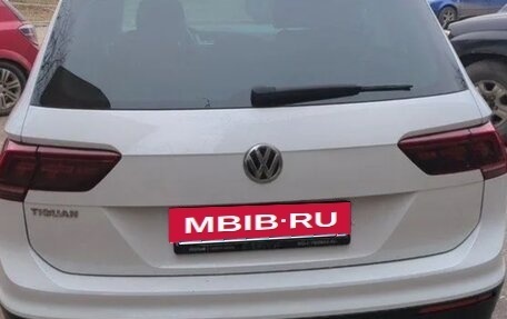 Volkswagen Tiguan II, 2018 год, 2 100 000 рублей, 2 фотография