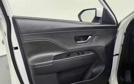 Hyundai Kona, 2023 год, 1 720 000 рублей, 24 фотография