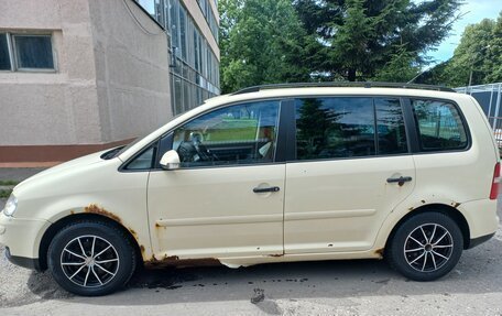 Volkswagen Touran III, 2006 год, 430 000 рублей, 3 фотография