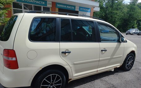 Volkswagen Touran III, 2006 год, 430 000 рублей, 5 фотография