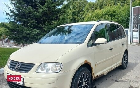 Volkswagen Touran III, 2006 год, 430 000 рублей, 2 фотография