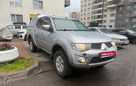 Mitsubishi L200 IV рестайлинг, 2013 год, 1 050 000 рублей, 2 фотография