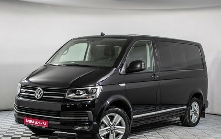 Volkswagen Multivan T6 рестайлинг, 2017 год, 4 155 000 рублей, 1 фотография
